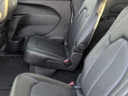 Chrysler Pacifica Select AWD 2026