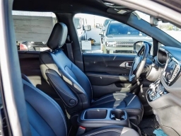 Chrysler Pacifica Select AWD 2026