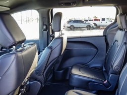 Chrysler Pacifica Select AWD 2026