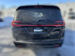 Chrysler Pacifica Select AWD 2026