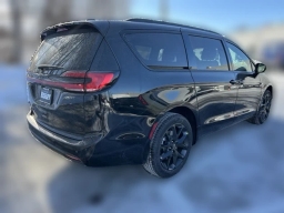 Chrysler Pacifica Select AWD 2026