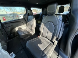 Chrysler Pacifica Select AWD 2026
