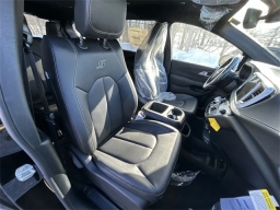 Chrysler Pacifica Select AWD 2026