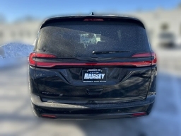 Chrysler Pacifica Select AWD 2026