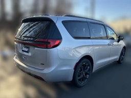Chrysler Pacifica Select AWD 2026