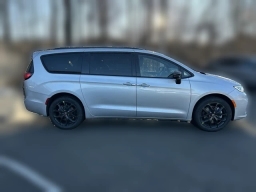 Chrysler Pacifica Select AWD 2026