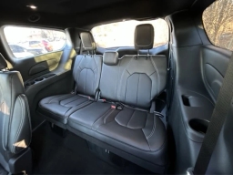 Chrysler Pacifica Select AWD 2026