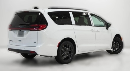 Chrysler Pacifica Select AWD 2026
