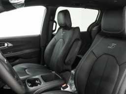 Chrysler Pacifica Select AWD 2026