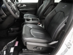 Chrysler Pacifica Select AWD 2026
