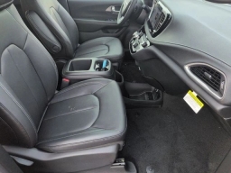 Chrysler Pacifica Select AWD 2026