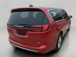 Chrysler Pacifica Select AWD 2026