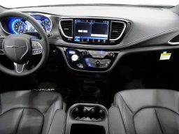 Chrysler Pacifica Select AWD 2026