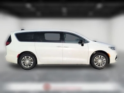Chrysler Pacifica Select AWD 2026
