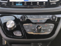 Chrysler Pacifica Select AWD 2026