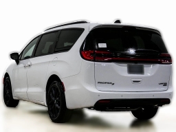 Chrysler Pacifica Limited AWD 2026