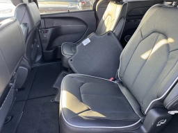 Chrysler Pacifica Limited AWD 2026