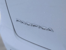 Chrysler Pacifica Limited AWD 2026