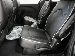 Chrysler Pacifica Limited AWD 2026