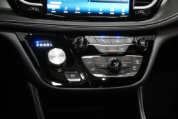 Chrysler Pacifica Limited AWD 2026