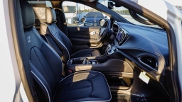 Chrysler Pacifica Limited AWD 2026