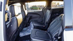 Chrysler Pacifica Limited AWD 2026