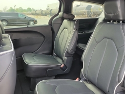 Chrysler Pacifica Limited AWD 2026