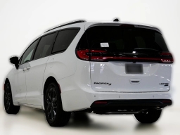 Chrysler Pacifica Limited AWD 2026