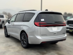 Chrysler Pacifica Limited AWD 2026