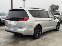 Chrysler Pacifica Limited AWD 2026