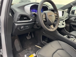 Chrysler Pacifica Limited AWD 2026