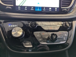 Chrysler Pacifica Limited AWD 2026