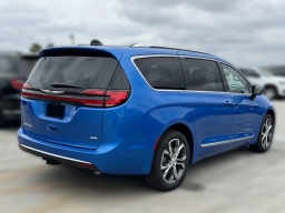 Chrysler Pacifica Pinnacle AWD 2026