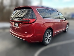 Chrysler Pacifica Pinnacle AWD 2026