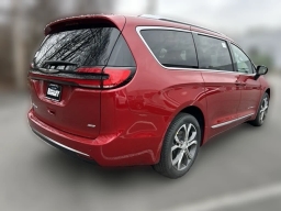 Chrysler Pacifica Pinnacle AWD 2026