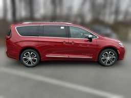 Chrysler Pacifica Pinnacle AWD 2026
