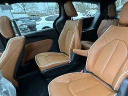 Chrysler Pacifica Pinnacle AWD 2026