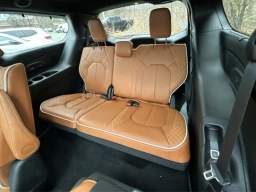 Chrysler Pacifica Pinnacle AWD 2026