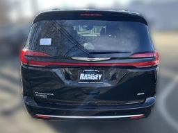 Chrysler Pacifica Pinnacle AWD 2026