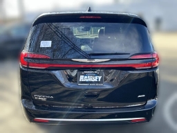 Chrysler Pacifica Pinnacle AWD 2026