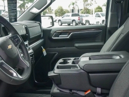 Chevrolet Silverado 1500 LT 4WD Crew Cab 157" 2026