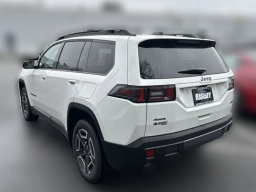 Jeep Cherokee Laredo 4x4 2026