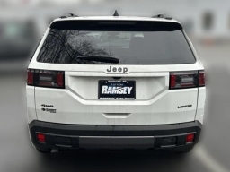 Jeep Cherokee Laredo 4x4 2026