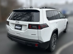 Jeep Cherokee Laredo 4x4 2026