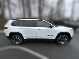 Jeep Cherokee Laredo 4x4 2026