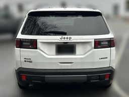 Jeep Cherokee Laredo 4x4 2026