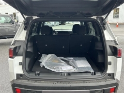 Jeep Cherokee Laredo 4x4 2026