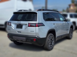 Jeep Cherokee Laredo 4x4 2026