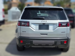 Jeep Cherokee Laredo 4x4 2026