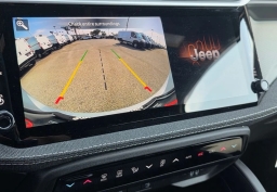 Jeep Cherokee Laredo 4x4 2026